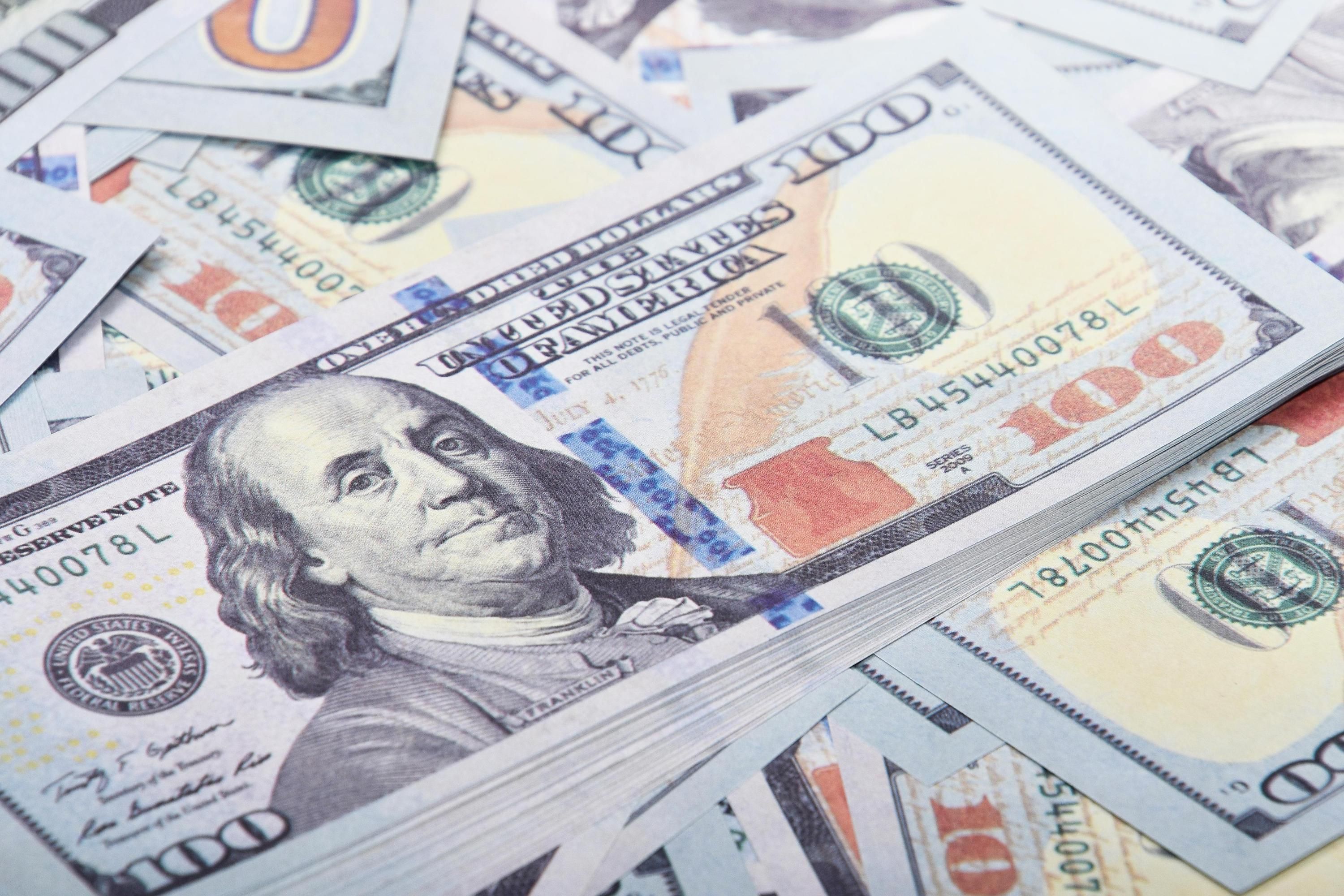 Чом при обміні доларів можна виручити меншу суму Чом при обміні доларів можна виручити меншу суму