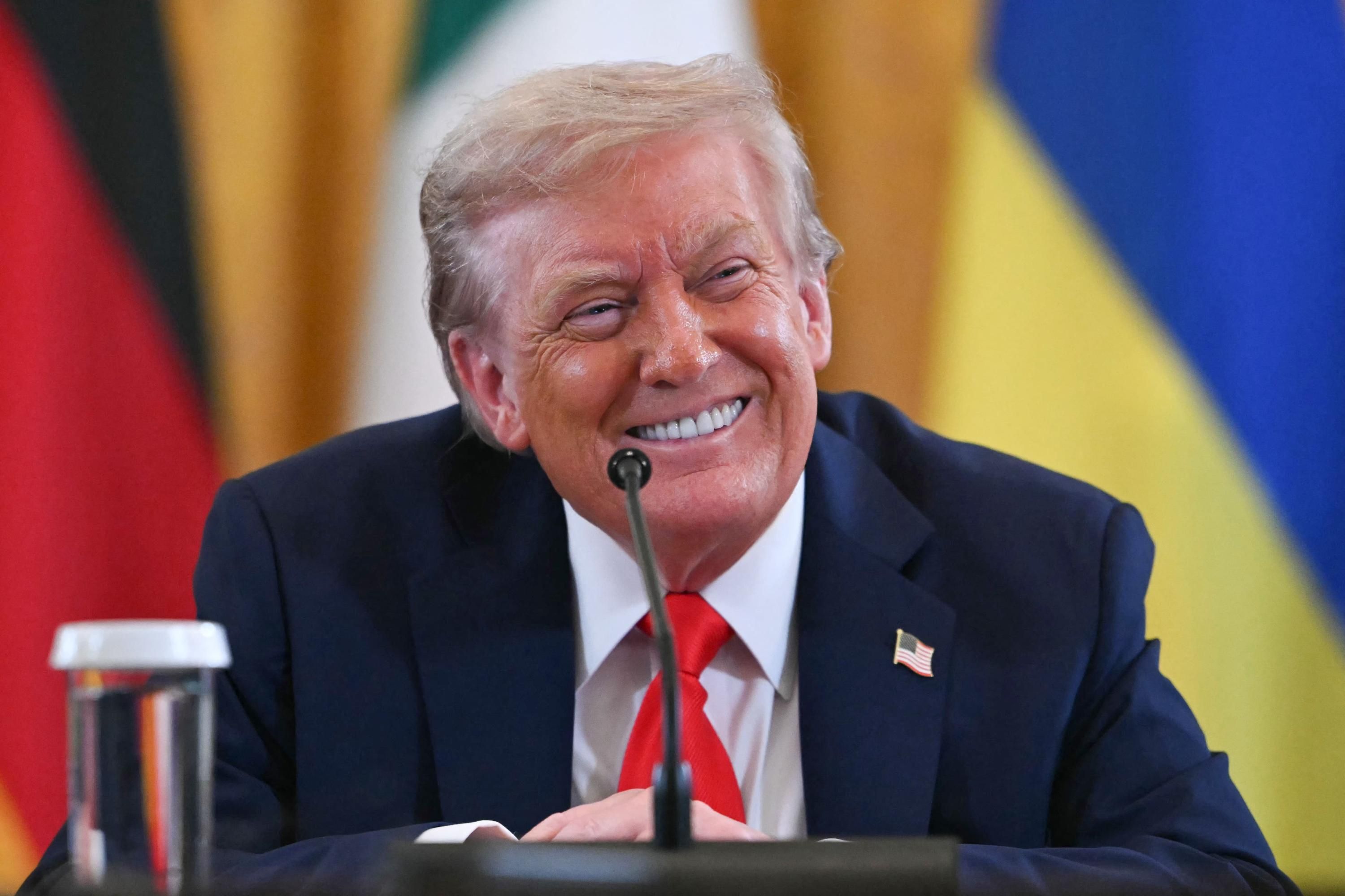 На долларах США появится подпись Трампа На долларах США появится подпись Трампа