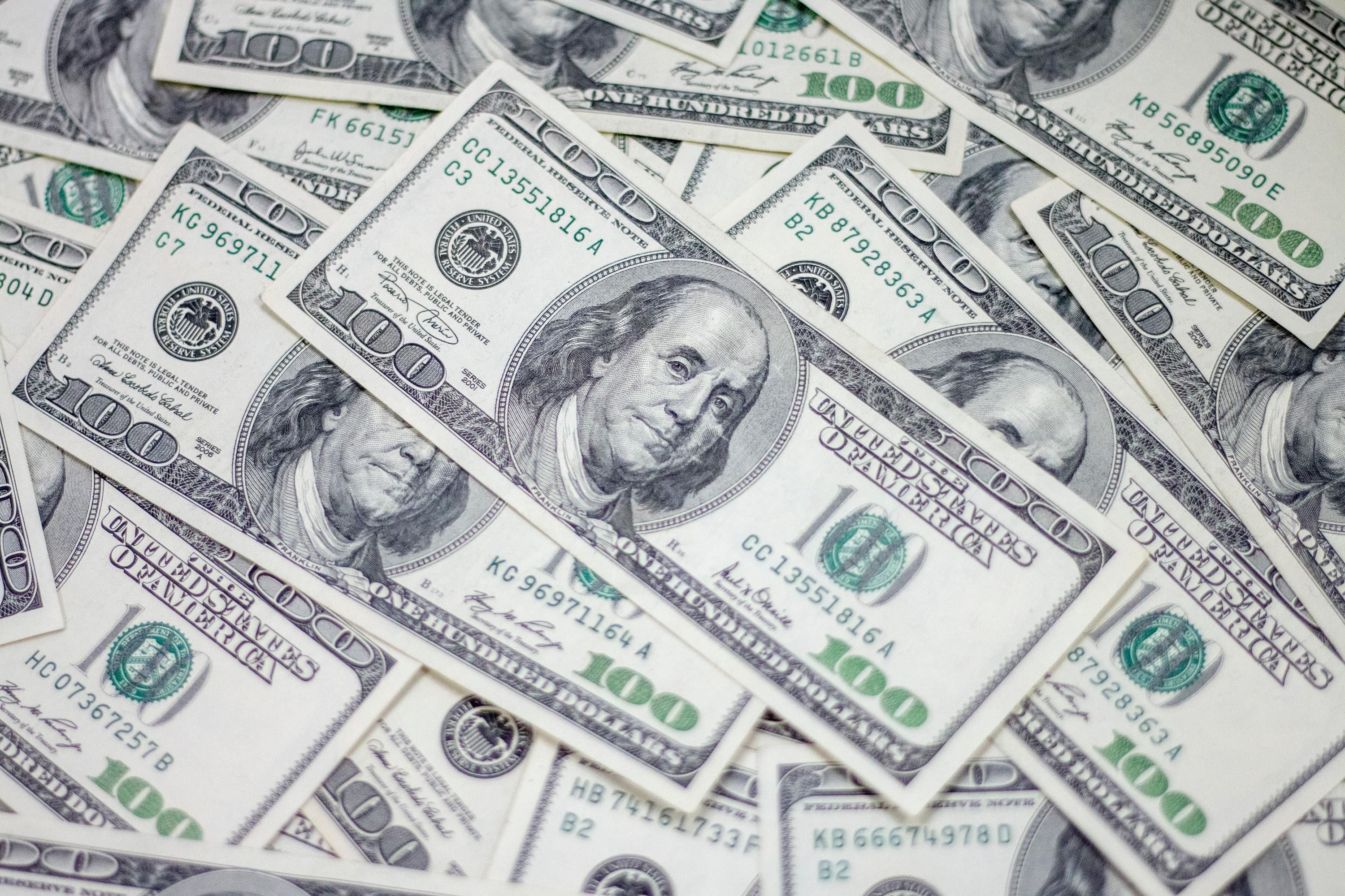 Доллары 1996 года выпуска: обменивают ли "старые" 100 долларов в Украине - Финансы