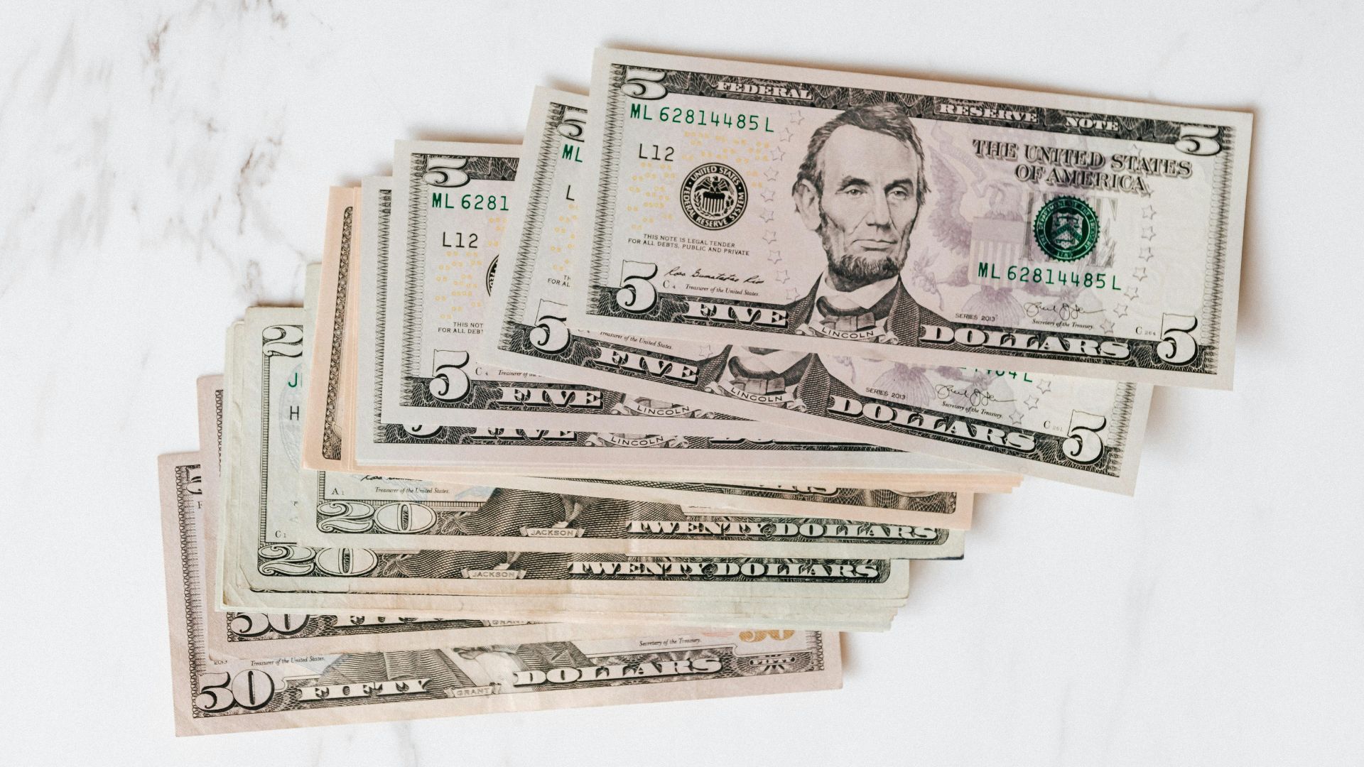 Який курс валют в Україні 27 квітня 2026 року