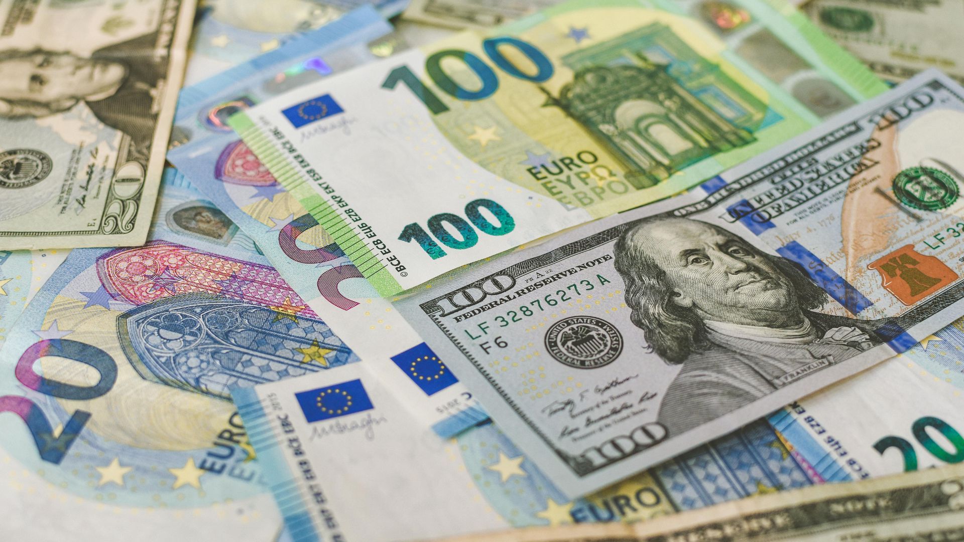 Який курс валют в Україні 27 квітня 2026 року 