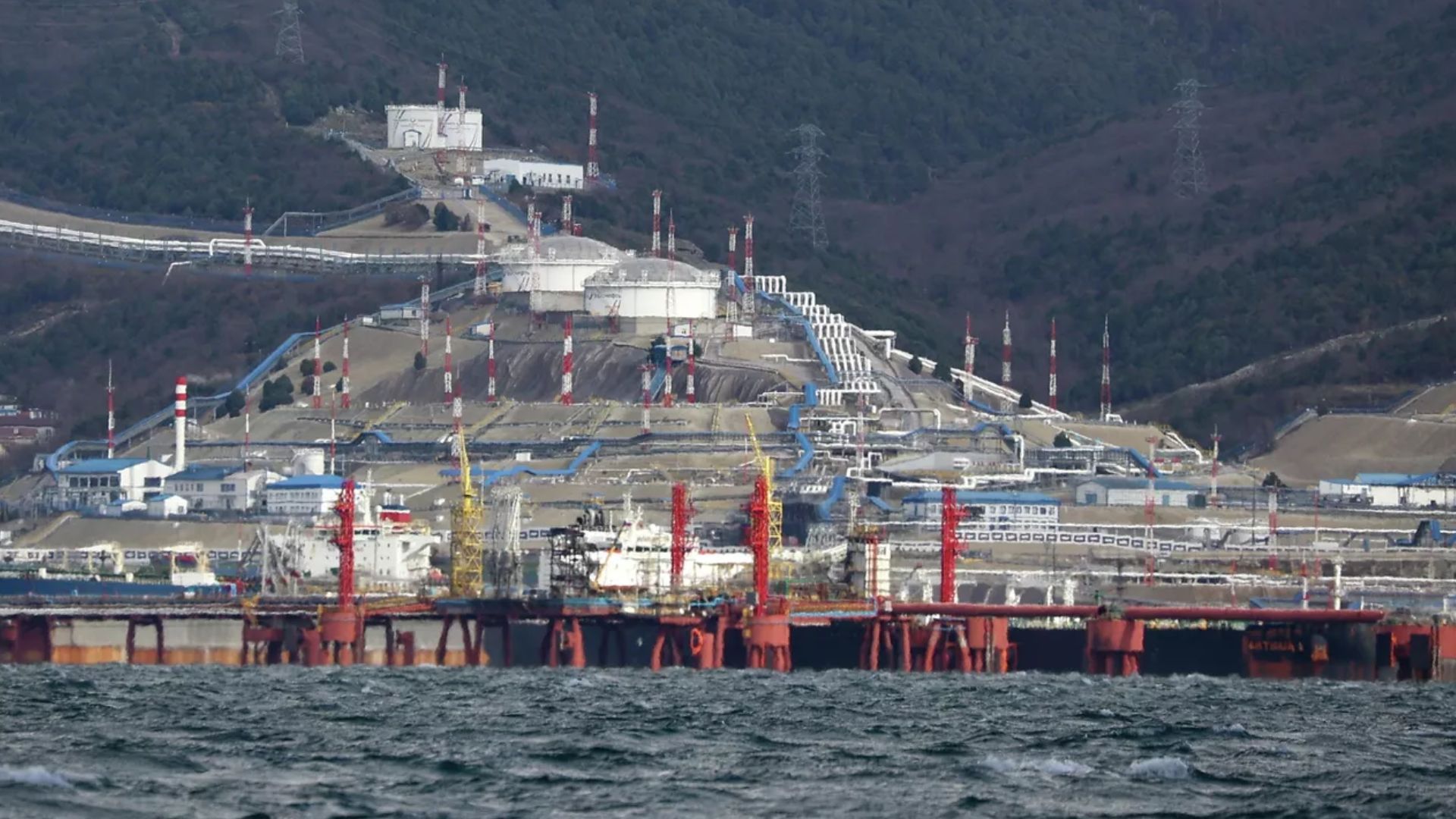 Экспортный нефтяной терминал Шесхарис в России