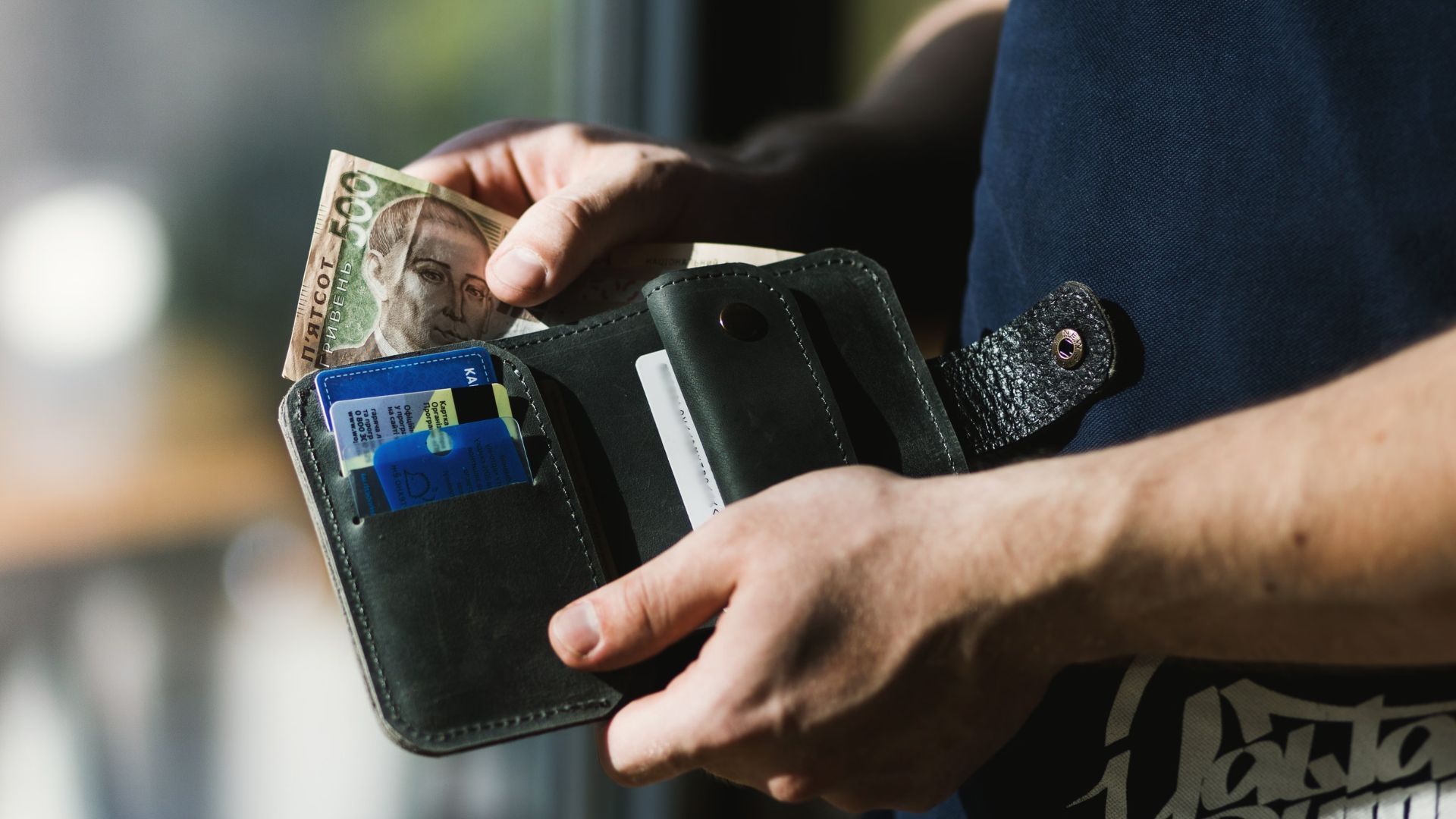 Яку монету 10 гривень можна дорого продати