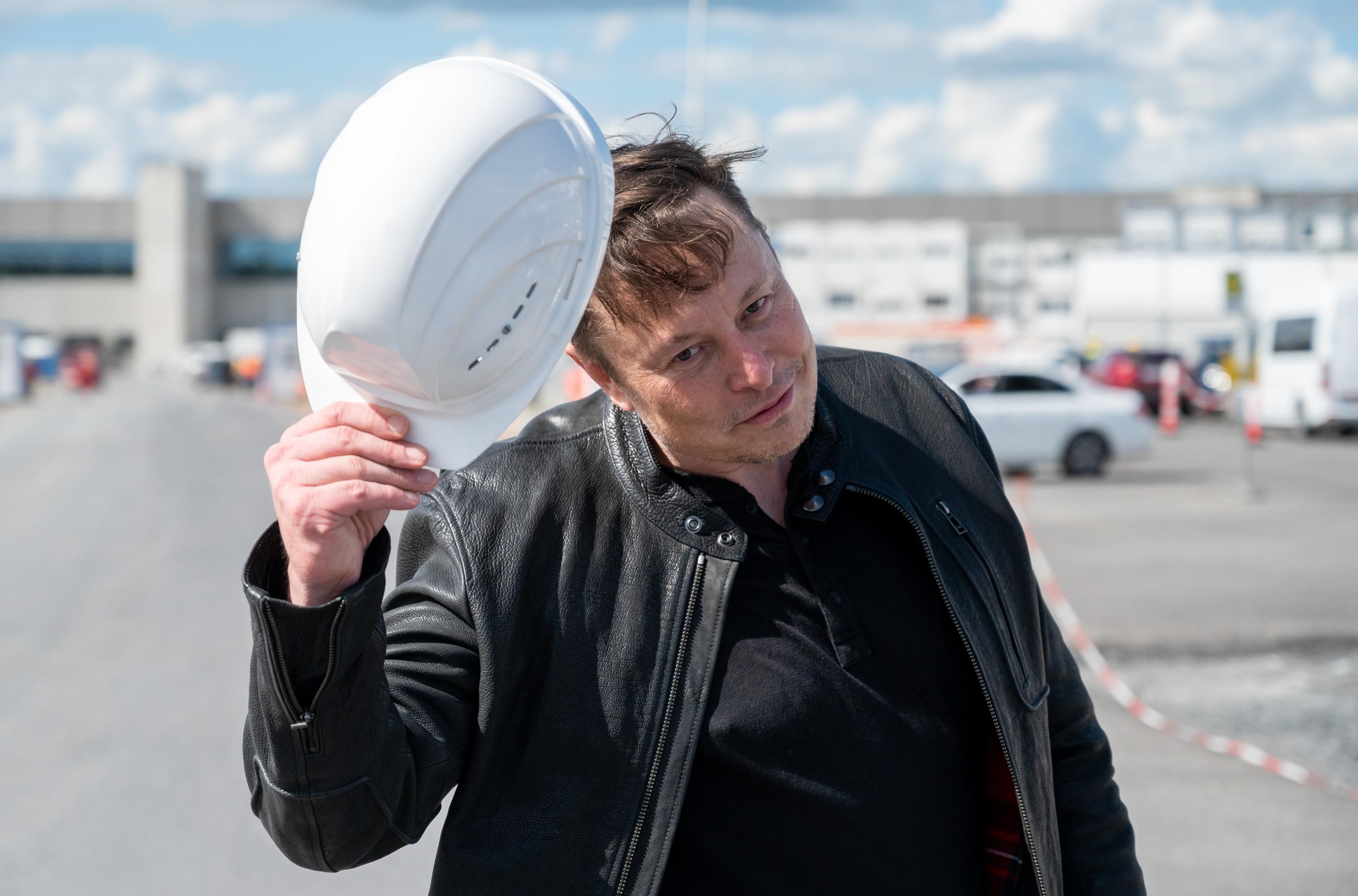 Акции SpaceX упали