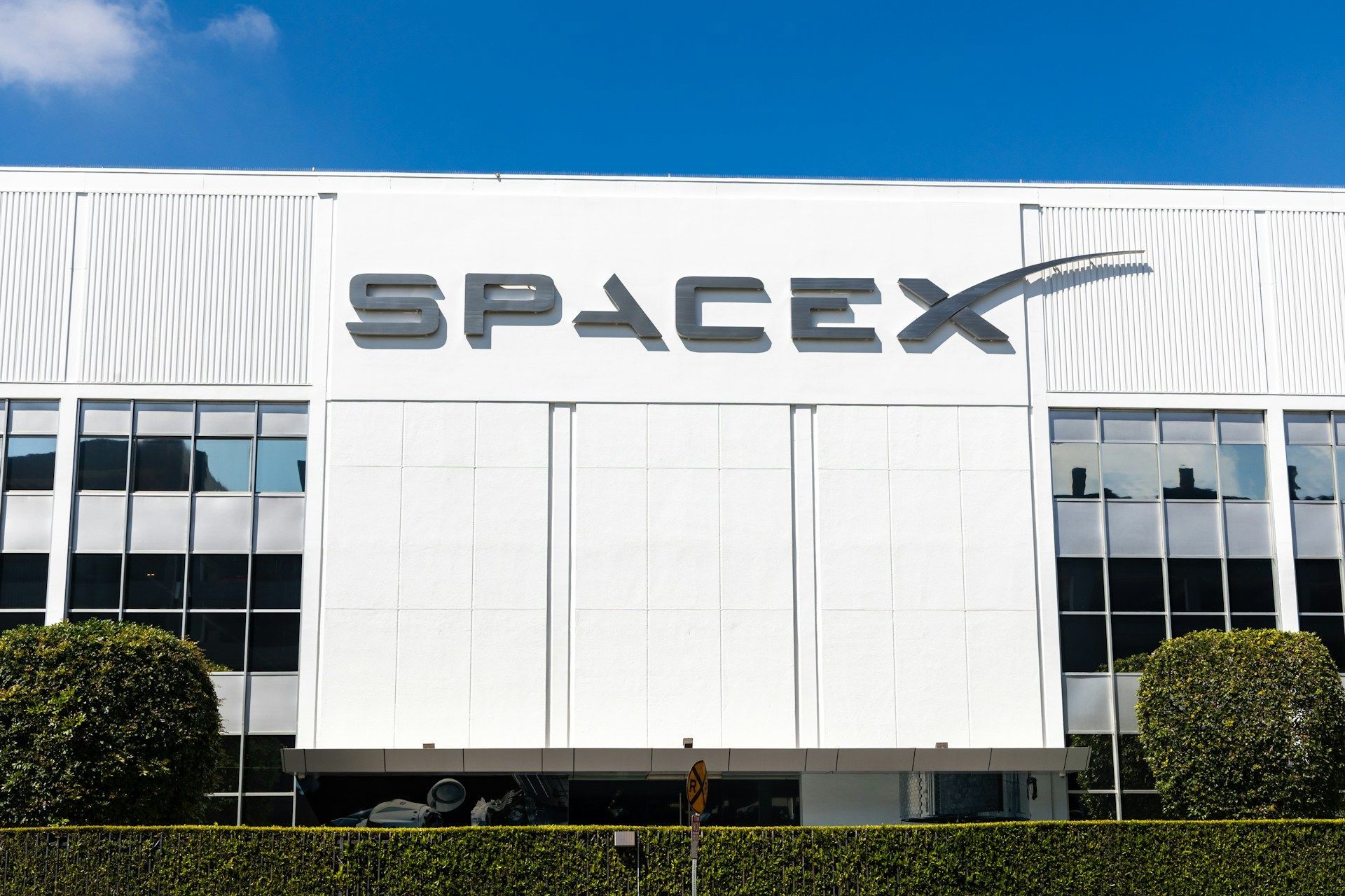 Дрібні інвестори продають акції SpaceX
