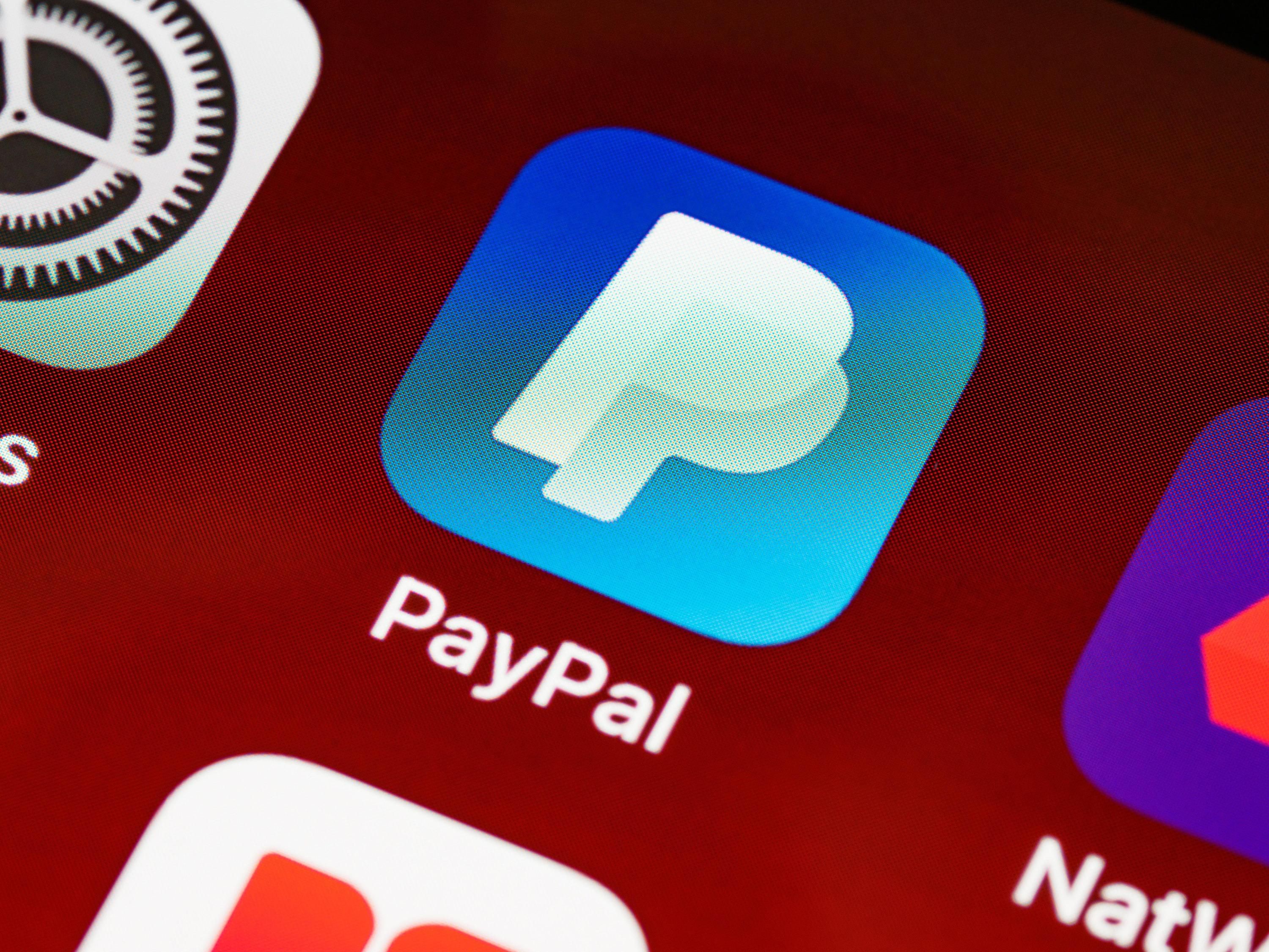 Акции PayPal падают Акции PayPal падают