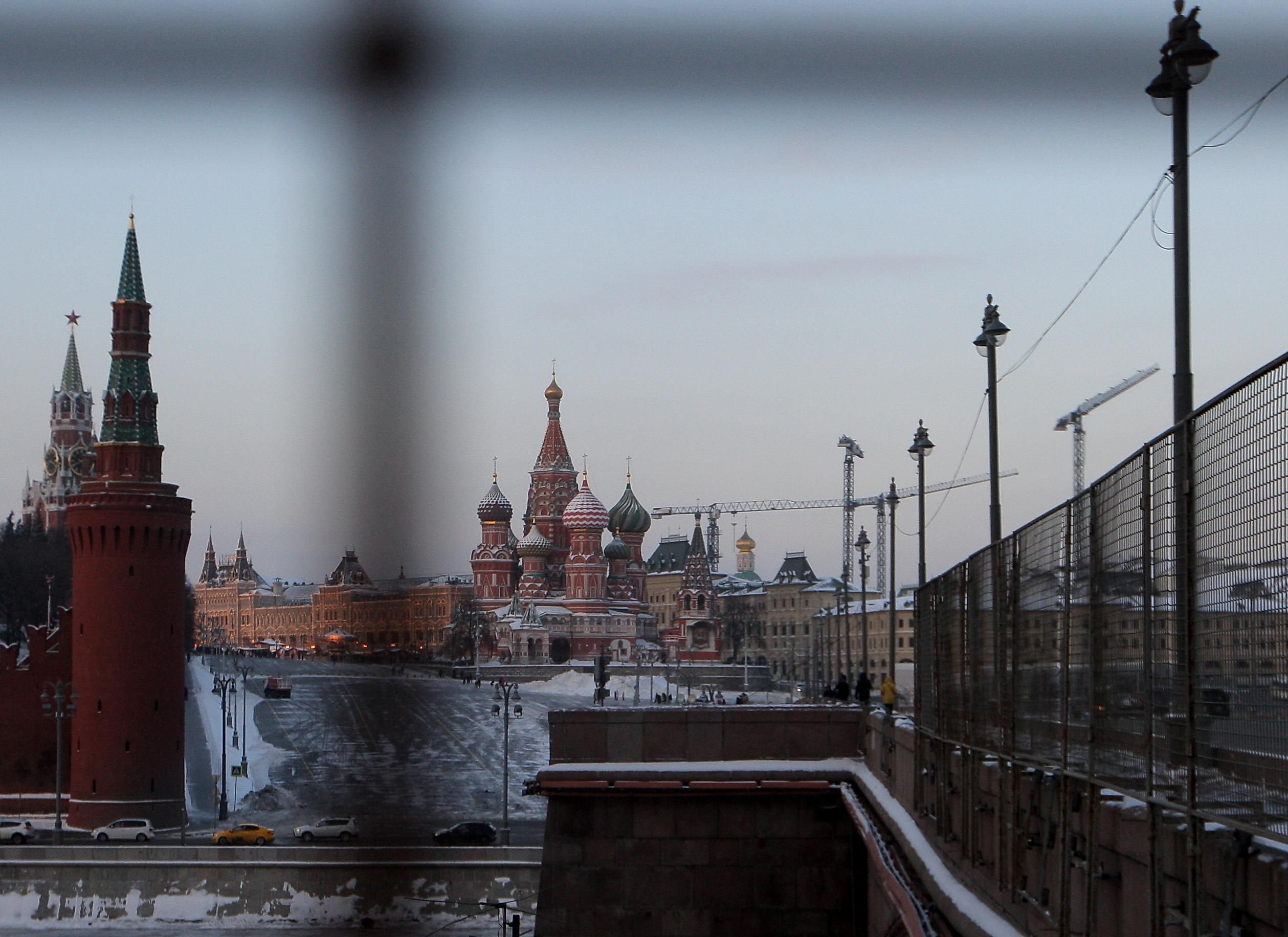 Россия влезает в долги