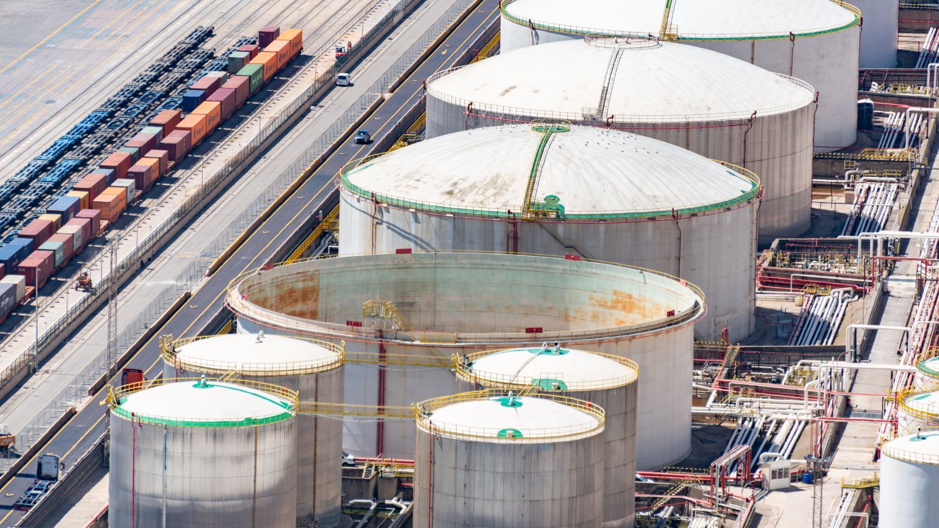НПЗ Сербії належить російському Газпрому НПЗ Сербії належить російському Газпрому