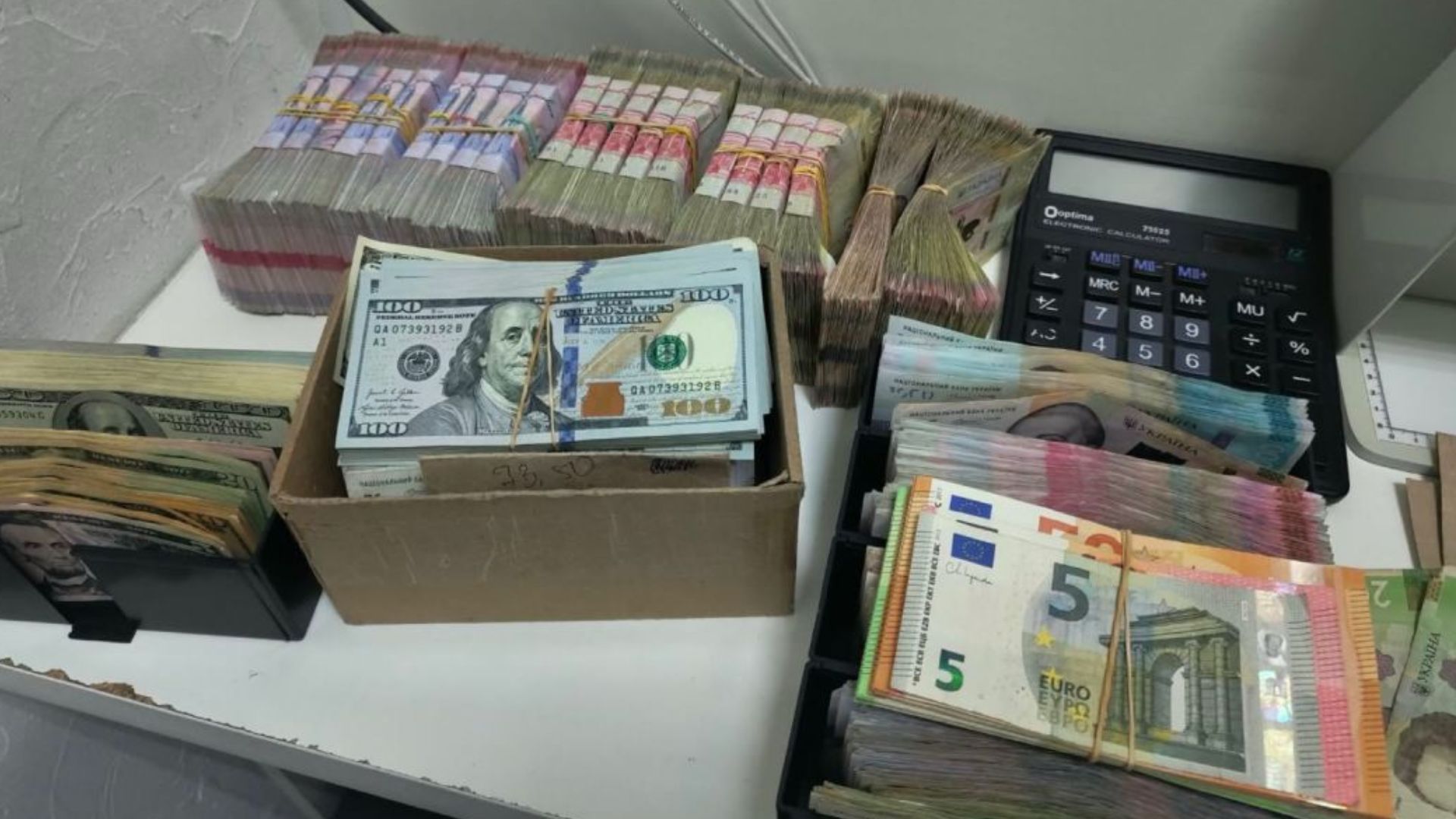 Тіньова мережа обмінників працювала в Україні Тіньова мережа обмінників працювала в Україні