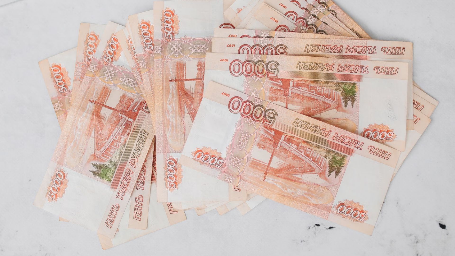 Российский финансист манипулировал торгами на Московской бирже Российский финансист манипулировал торгами на Московской бирже